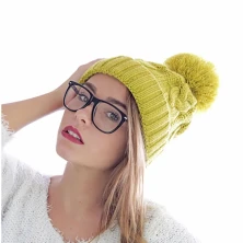 Шапка VOGUE, ярко-розовый, верх: 100% акрил, подкладка: 100% полиэстер   25490.10
