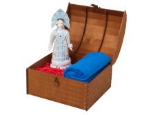 Подарочный набор: кукла фарфоровая, плед флисовый, голубой/синий