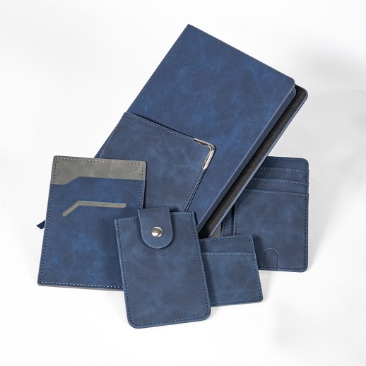 Ежедневник недатированный Solas, формат А5, с магнитом темно-синий, кремовый блок в линейку -  24744/26