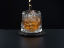 Вращающийся бокал для виски на сланцевом костере Ventura