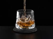 Вращающийся бокал для виски на сланцевом костере Bromo