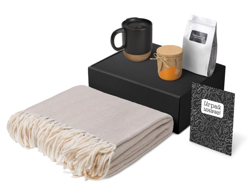 Подарочный набор Re:y. Nest с пледом, кружкой и вареньем с нанесением логотипа с нанесением логотипа