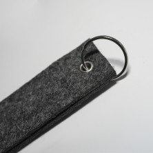 Брелок-ремувка FELTY 12 х 3 см, темно-серый, RPET фетр -  32839/30